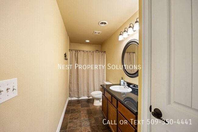 Building Photo - 547 S Bayside St