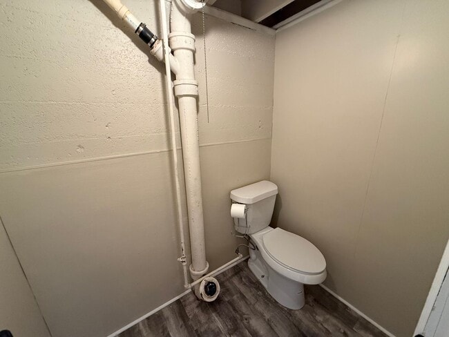 Building Photo - Two bedrooms, one quarter bathroom home, pet friendly, central air!