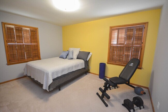 Building Photo - Spacious ranch style home in amazing Lowertown location!