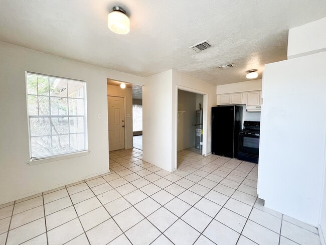 Building Photo - 709 Ruth Ct