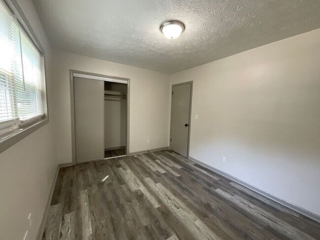 Building Photo - 2356 Clifton Springs Manor