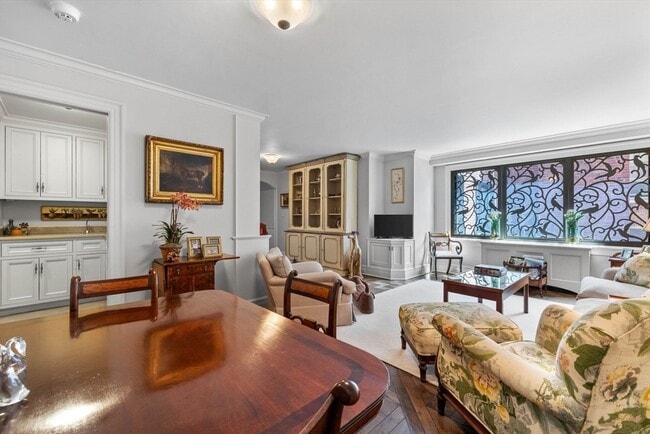 Building Photo - 180 Beacon St