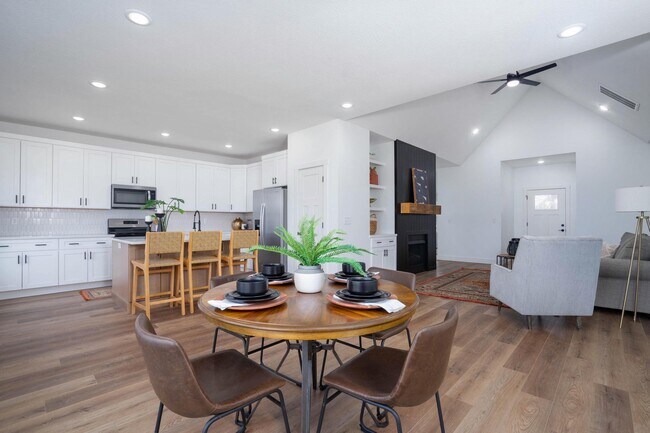 Building Photo - 1367 N Harper Ridge Dr