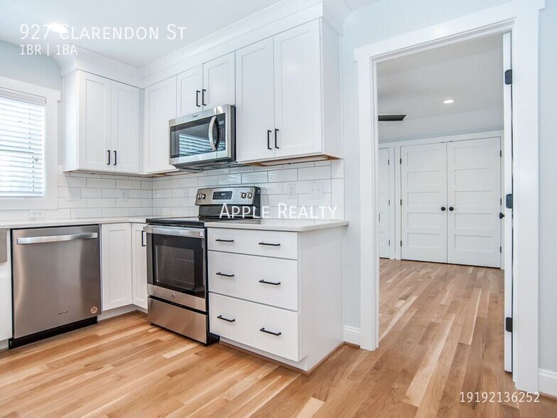 Building Photo - 927 Clarendon St