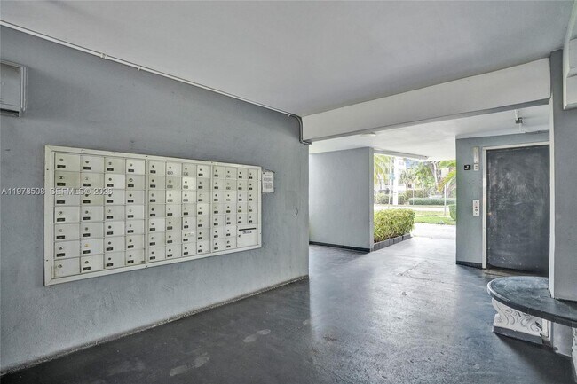 Building Photo - 1601 NE 191st St