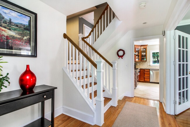 Foyer - 25 Tamarack Way