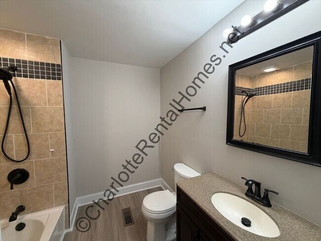 Building Photo - Updated 4 bedroom 2 bathroom home with back deck & large storage shed in Gastonia!