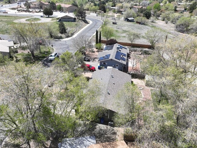 Building Photo - Newly Remodeled 3 Bed, 2 Bath Home with 1 ...