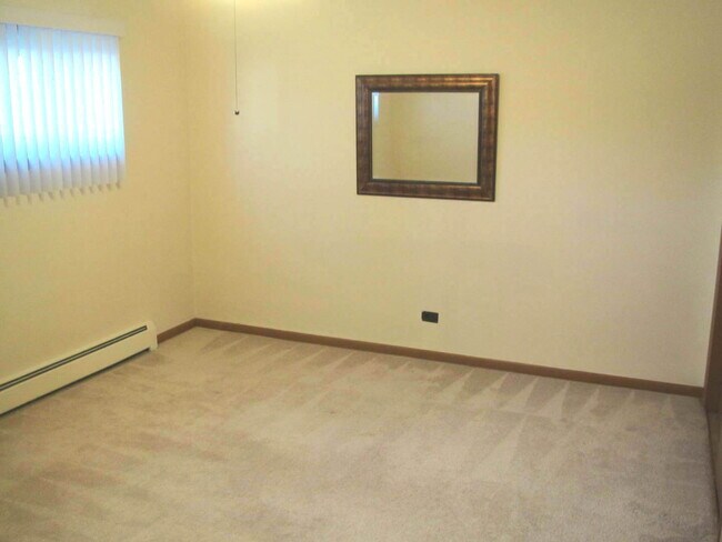 Building Photo - 33 N Clifton Ave