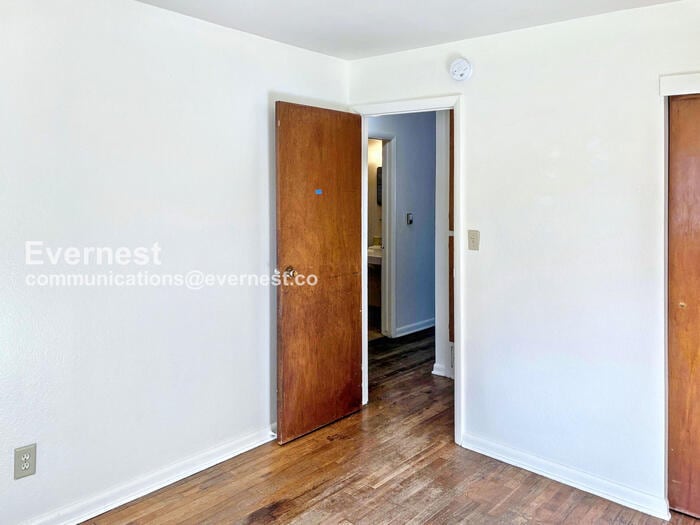 Building Photo - 1307 Castlerock Dr