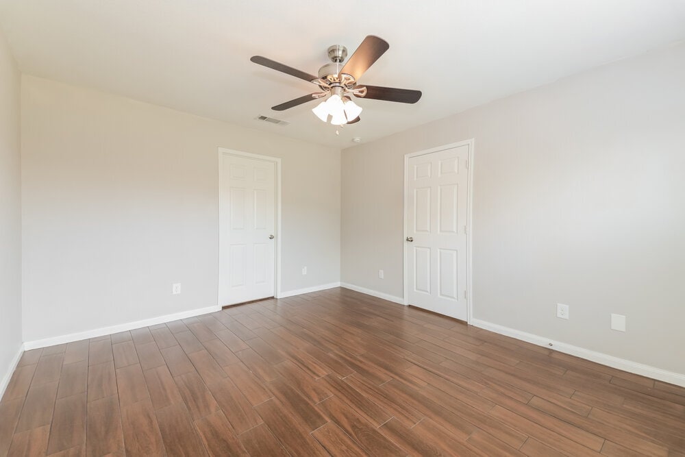 Building Photo - 2033 Pine Knoll Way