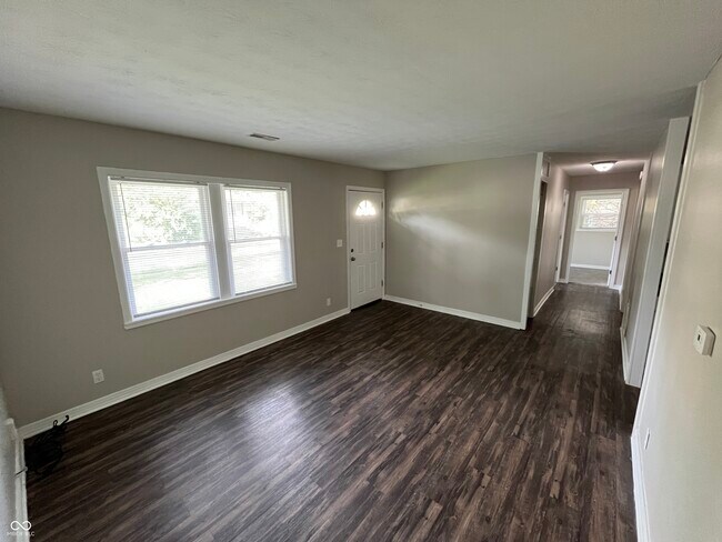 Building Photo - 3831 Bennett Dr