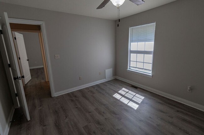 Building Photo - 4700 Dehaven Dr