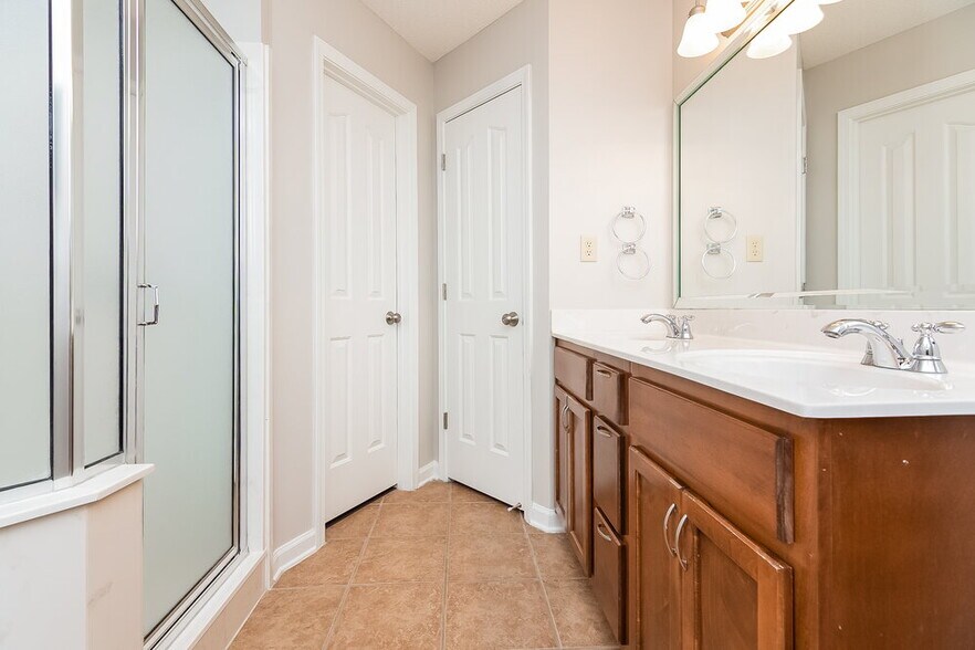 Building Photo - 4190 Louden Dr