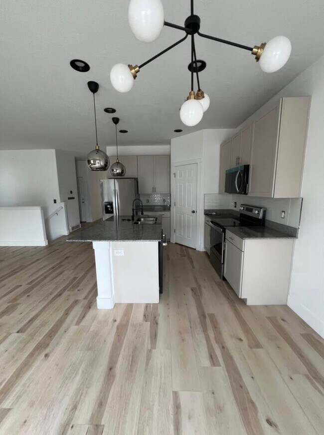 Building Photo - 83 N 2500 W