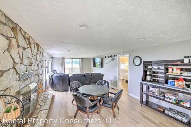 Building Photo - 3 br, 1 bath House - 3880 Bell Lake Dr. NE