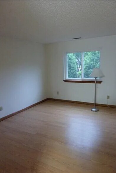 Building Photo - 120 Victory Way