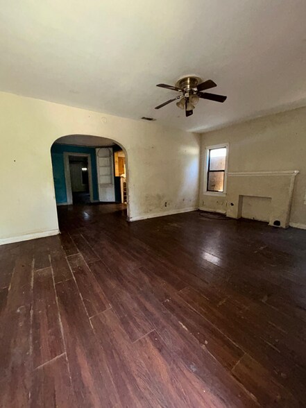 Building Photo - 314 W Clarendon Dr