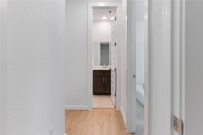 Building Photo - 316 Amista Dr