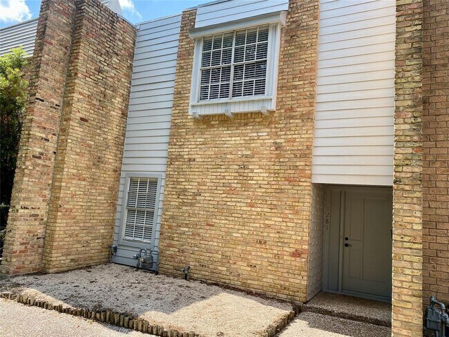 Building Photo - 1281 Blalock Rd