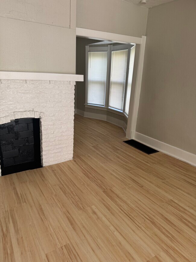 Building Photo - 1521 Jermain Dr