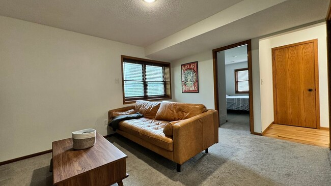Building Photo - $1,800 | 3 Bedroom, 2 Bathroom Town Home |...