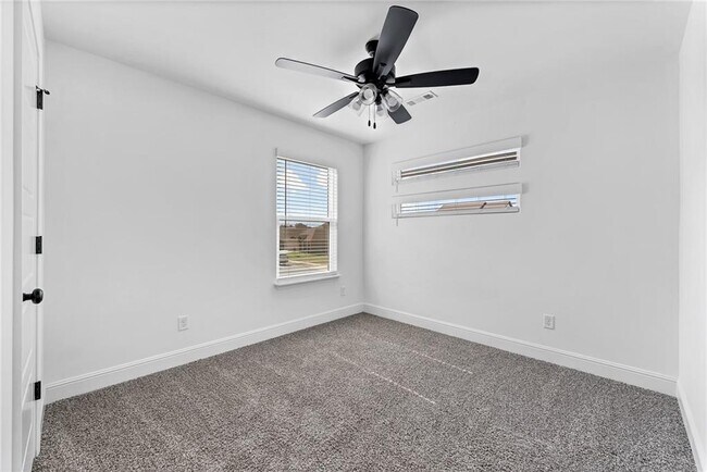 Building Photo - 2090 Wildflower Dr