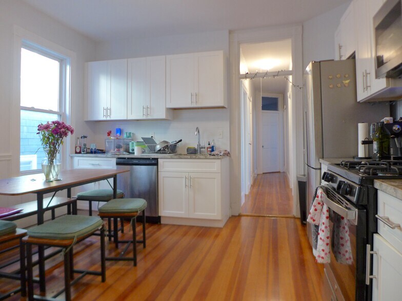 Building Photo - 19 Bucknam St