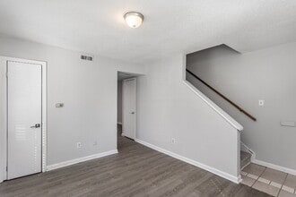 Building Photo - 2 Bed/1bath Townhome blocks from Downtown Raleigh with off street parking