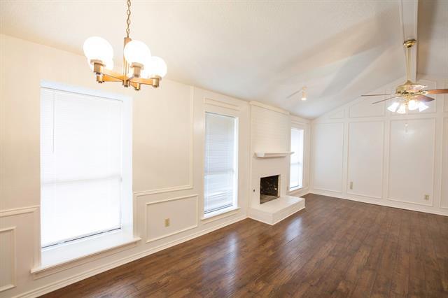 Building Photo - 2025 Lorient Dr