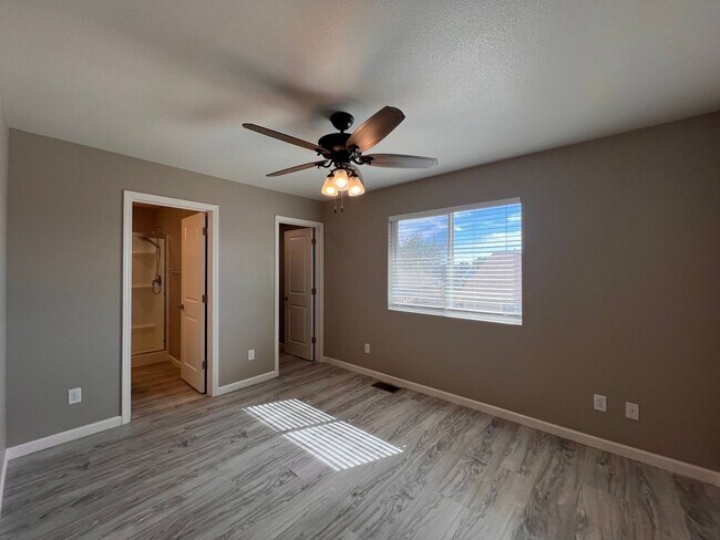 Building Photo - 815 Starlite Dr