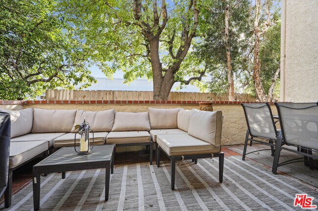 Building Photo - 5245 Coldwater Canyon Ave