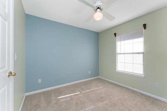 Building Photo - Charming 3BR Townhouse with Garage & Priva...