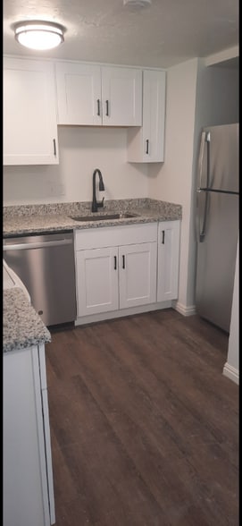 Building Photo - 480 E 4200 S