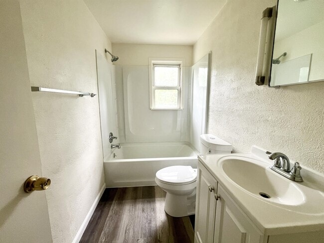 Building Photo - 728 Brownstown Rd