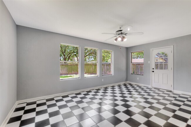 Building Photo - 619 Leicester Ln