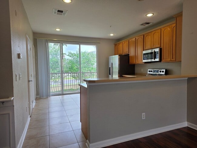 Building Photo - Three Bedroom Townhouse at Vista Cay in Orlando