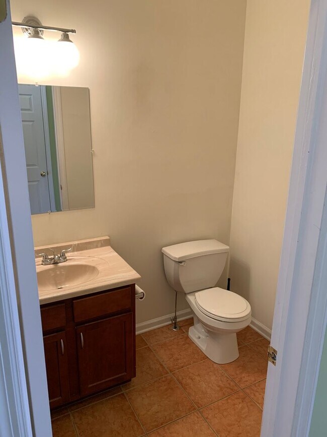 Building Photo - Beautiful Single Family For Rent NOW! Must...