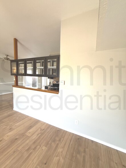 Building Photo - 6076 Dooley Dr