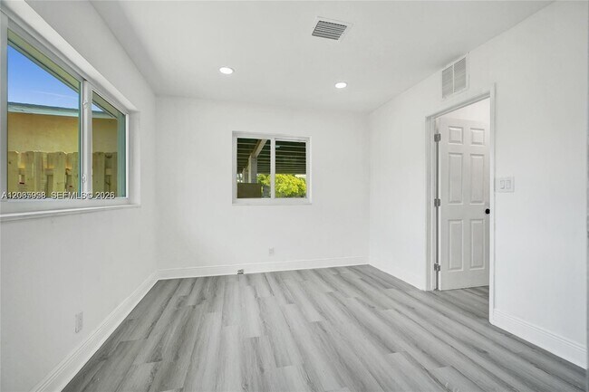 Building Photo - 2343 NW 28th St