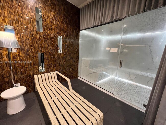 Building Photo - 2000 Metropica Wy