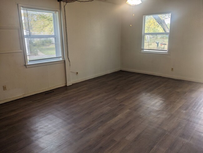 Building Photo - 3 Bedroom 1 Bath House