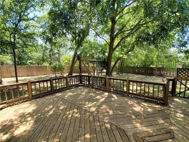 Building Photo - 502 Dewberry Dr