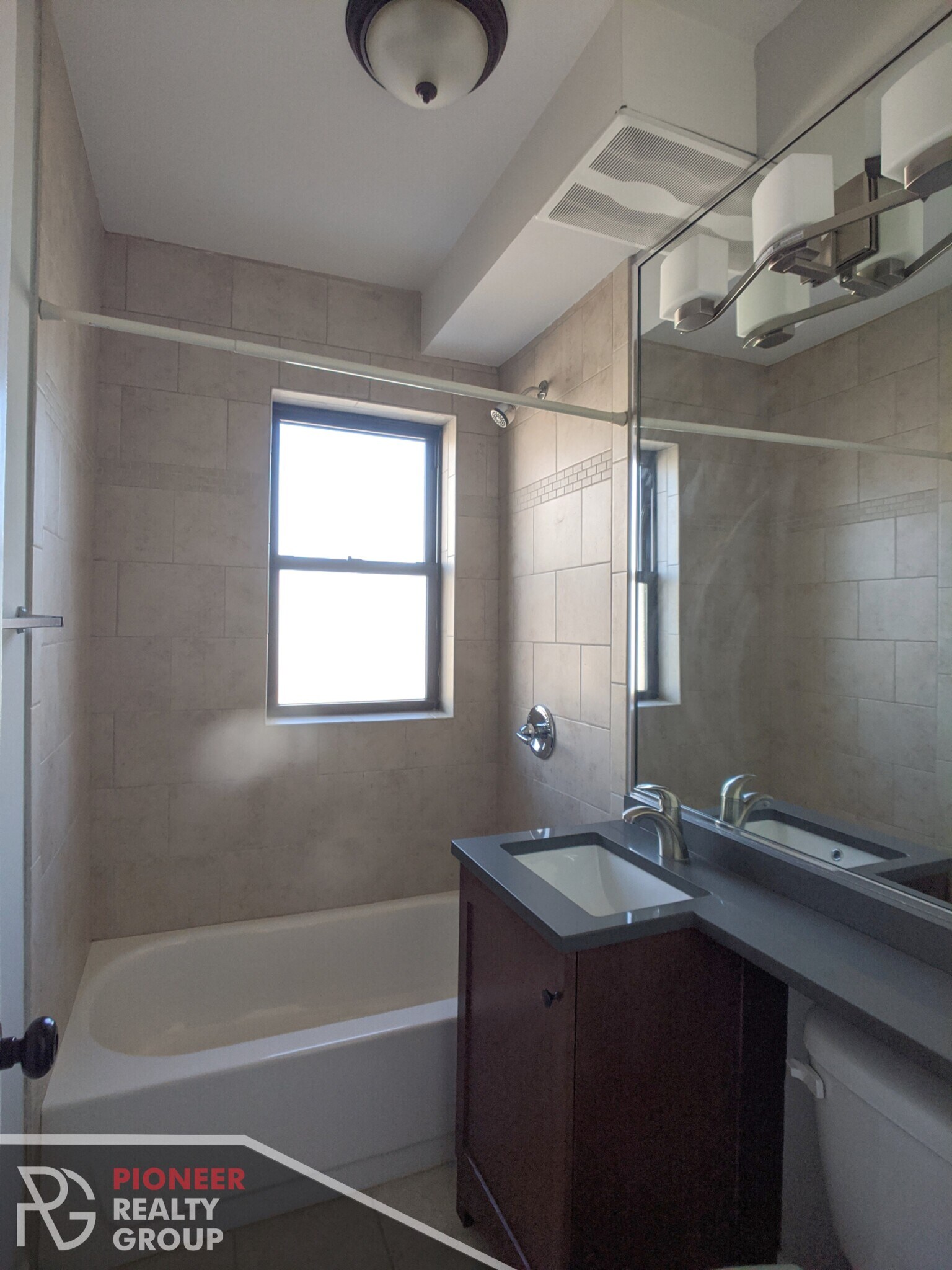 Building Photo - 532 W Arlington Pl