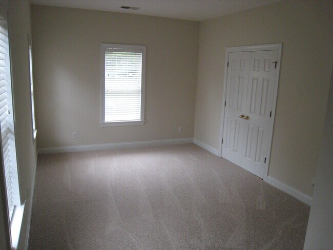 Building Photo - 101b Meadowbrook Rd