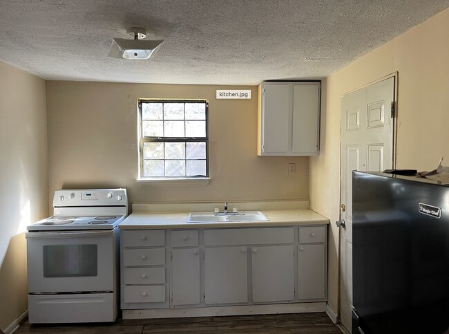 Building Photo - 7908 Siskin Avenue