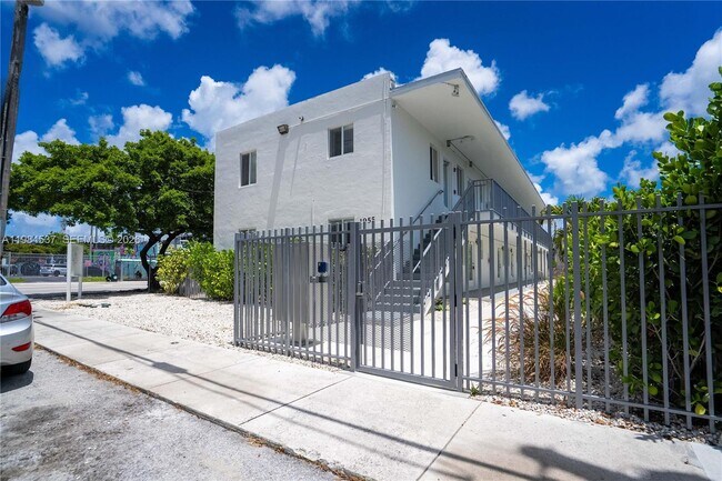 Building Photo - 1955 NW 2nd Ct