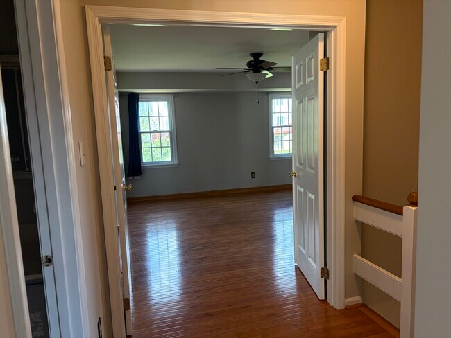 Building Photo - 727 Jacques Cir