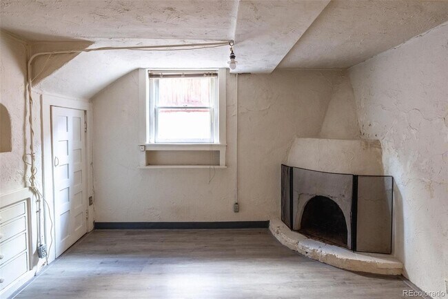 Building Photo - 840 Emerson St