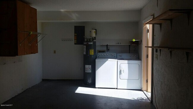 Building Photo - 408 Hawthorne Ct